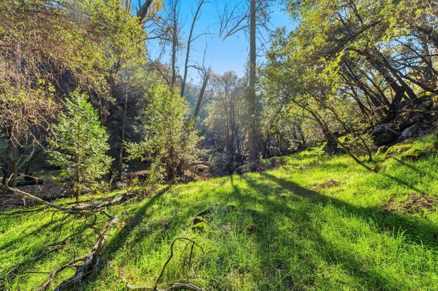 40089 John West Road, Oakhurst, CA 93644