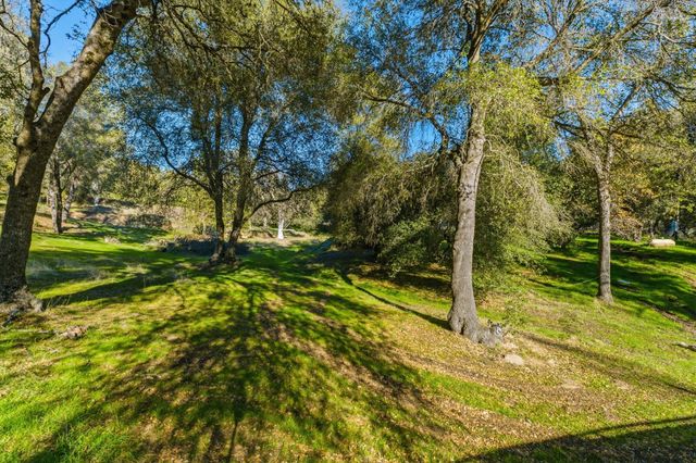 40089 John West Road, Oakhurst, CA 93644