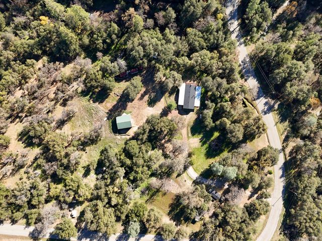 40089 John West Road, Oakhurst, CA 93644