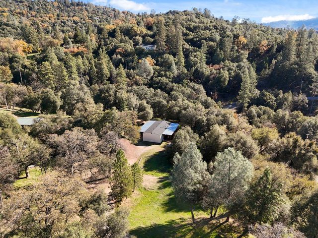 40089 John West Road, Oakhurst, CA 93644