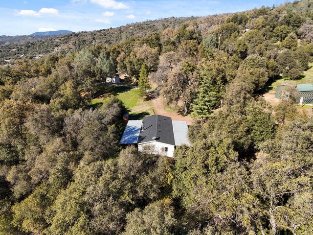 40089 John West Road, Oakhurst, CA 93644