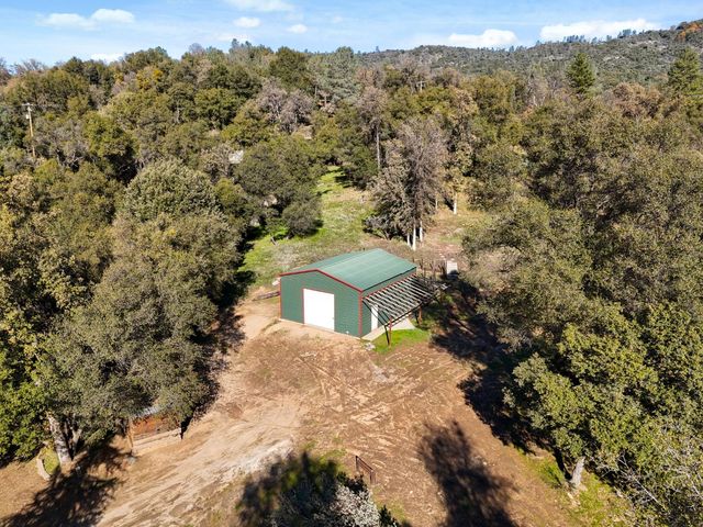 40089 John West Road, Oakhurst, CA 93644