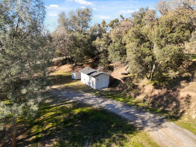 40089 John West Road, Oakhurst, CA 93644