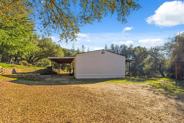40089 John West Road, Oakhurst, CA 93644