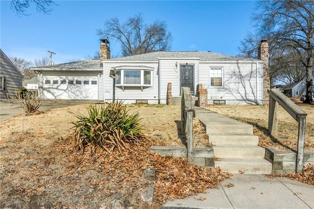 1300 Cherokee Street, Leavenworth, KS 66048