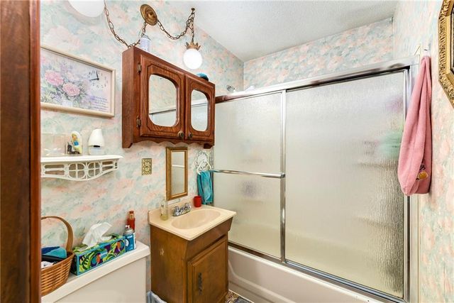 1300 Cherokee Street, Leavenworth, KS 66048