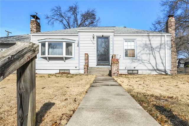 1300 Cherokee Street, Leavenworth, KS 66048