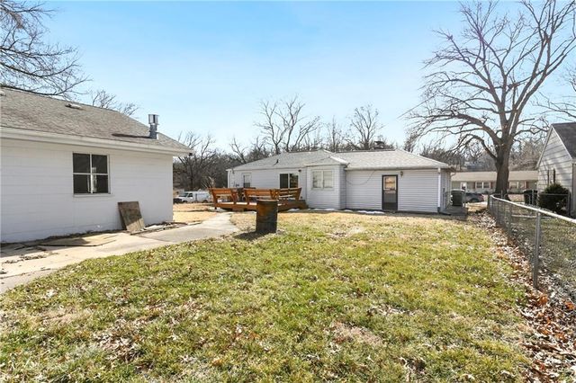 1300 Cherokee Street, Leavenworth, KS 66048