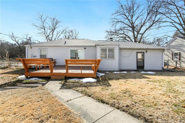 1300 Cherokee Street, Leavenworth, KS 66048