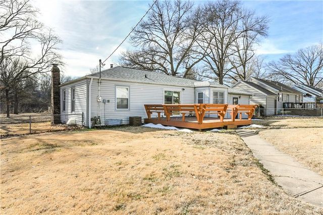 1300 Cherokee Street, Leavenworth, KS 66048