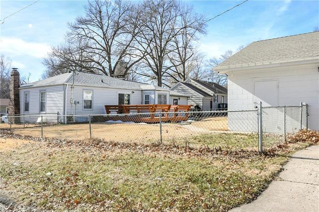 1300 Cherokee Street, Leavenworth, KS 66048