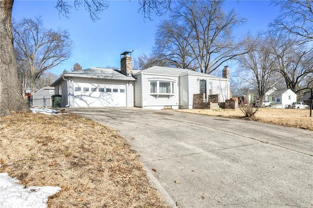 1300 Cherokee Street, Leavenworth, KS 66048