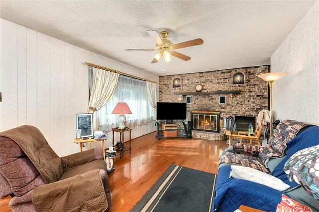 1300 Cherokee Street, Leavenworth, KS 66048