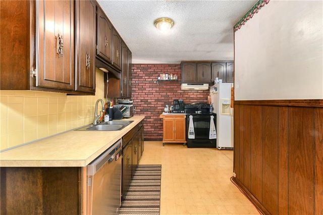 1300 Cherokee Street, Leavenworth, KS 66048