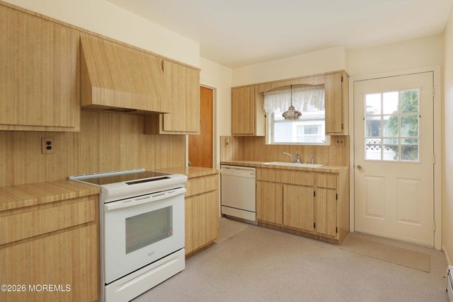 23 Capri Court, Toms River, NJ 08757