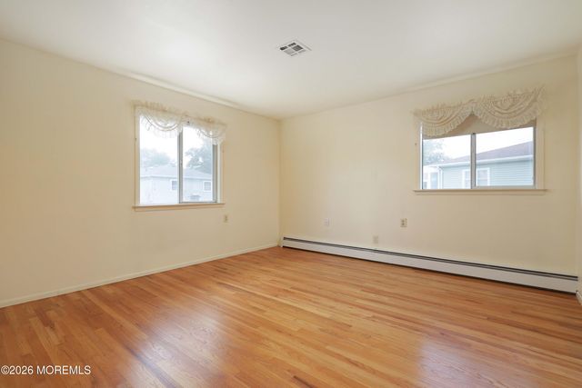 23 Capri Court, Toms River, NJ 08757