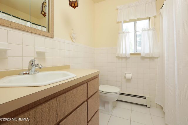23 Capri Court, Toms River, NJ 08757