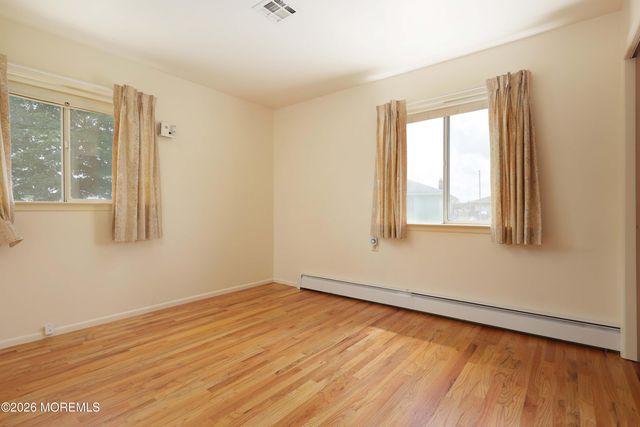 23 Capri Court, Toms River, NJ 08757
