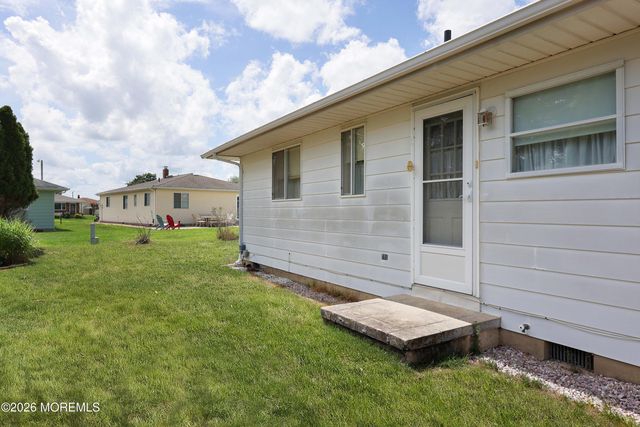 23 Capri Court, Toms River, NJ 08757