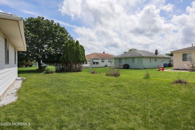 23 Capri Court, Toms River, NJ 08757