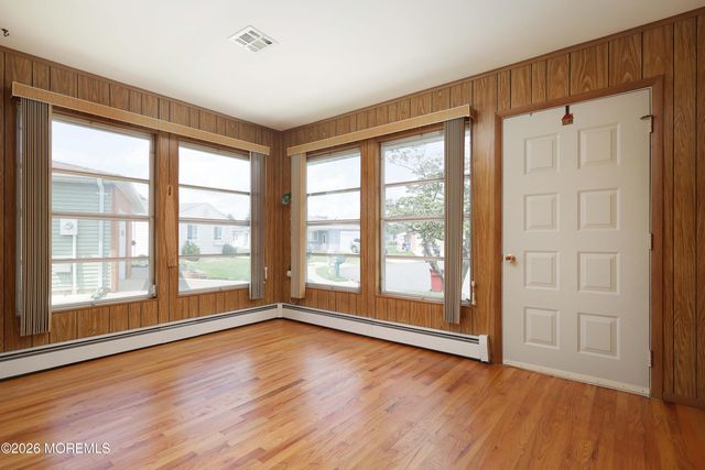 23 Capri Court, Toms River, NJ 08757