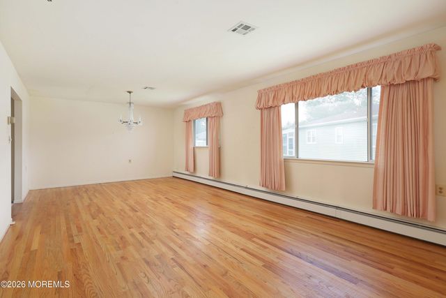 23 Capri Court, Toms River, NJ 08757