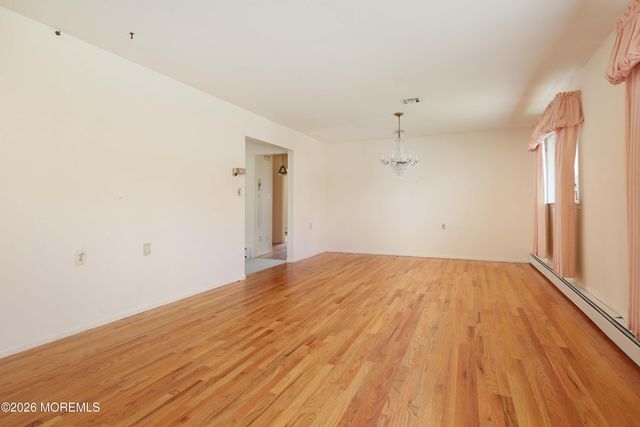 23 Capri Court, Toms River, NJ 08757