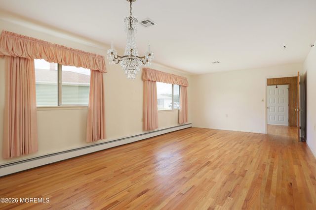 23 Capri Court, Toms River, NJ 08757