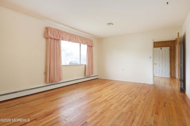 23 Capri Court, Toms River, NJ 08757