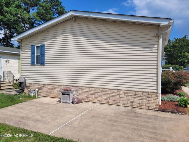 123 Briarwood Court, Whiting, NJ 08759