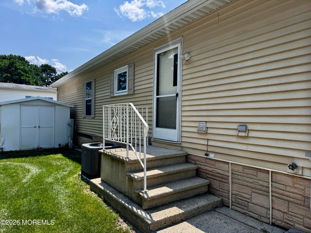 123 Briarwood Court, Whiting, NJ 08759