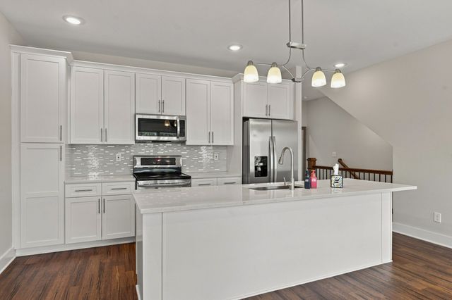 421 Elysian Fields Rd Apt 4, Nashville, TN 37211
