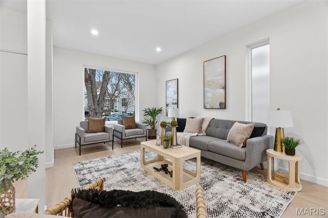 4140 Burgen Avenue, St Louis, MO 63116