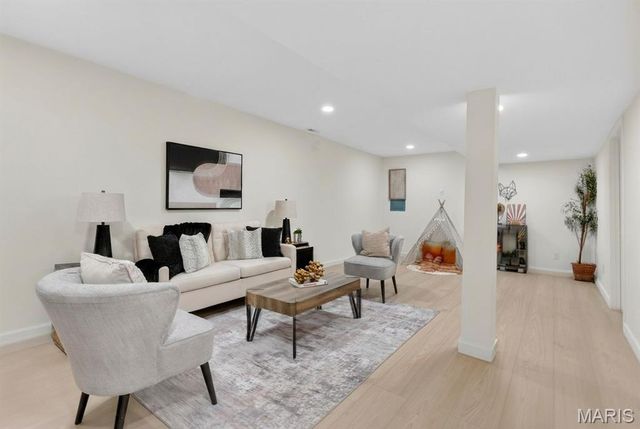 4140 Burgen Avenue, St Louis, MO 63116