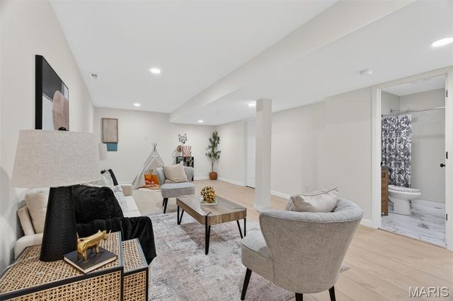 4140 Burgen Avenue, St Louis, MO 63116