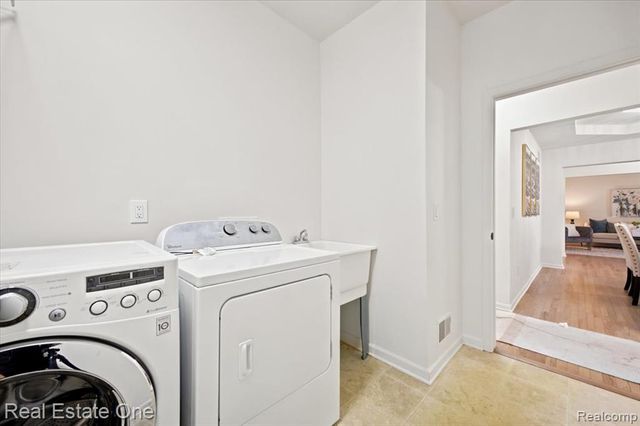 3465 Everett Drive, Rochester Hills, MI 48307