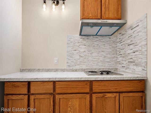 3465 Everett Drive, Rochester Hills, MI 48307