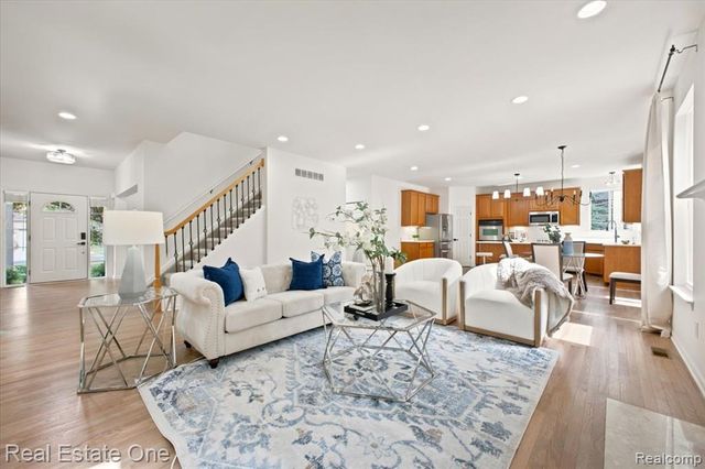 3465 Everett Drive, Rochester Hills, MI 48307