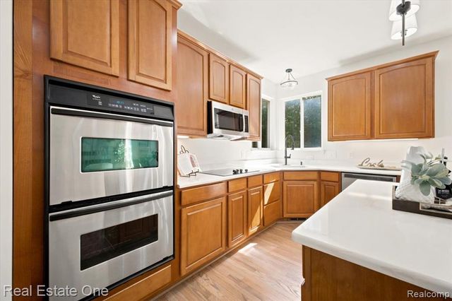 3465 Everett Drive, Rochester Hills, MI 48307