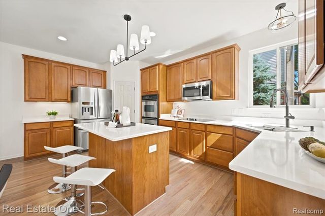 3465 Everett Drive, Rochester Hills, MI 48307
