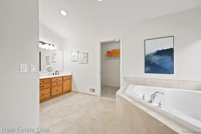3465 Everett Drive, Rochester Hills, MI 48307