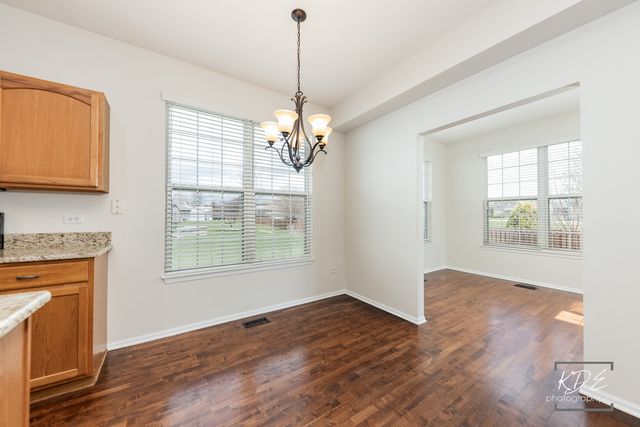 21102 Windsor Lake Way, Crest Hill, IL 60403