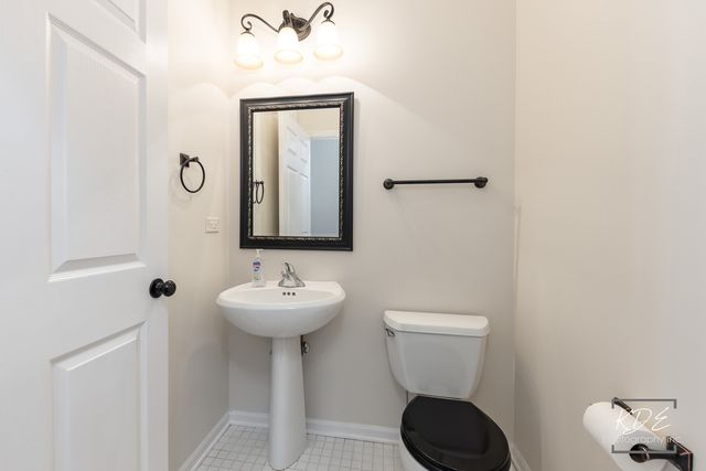 21102 Windsor Lake Way, Crest Hill, IL 60403