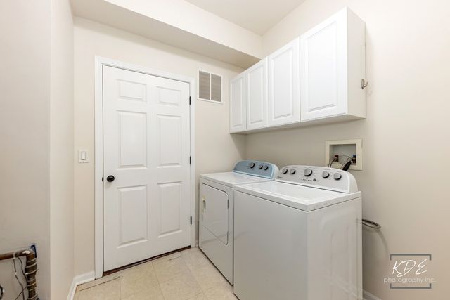 21102 Windsor Lake Way, Crest Hill, IL 60403