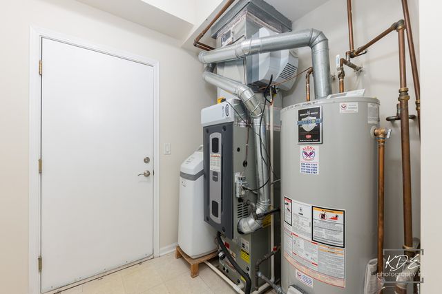 21102 Windsor Lake Way, Crest Hill, IL 60403