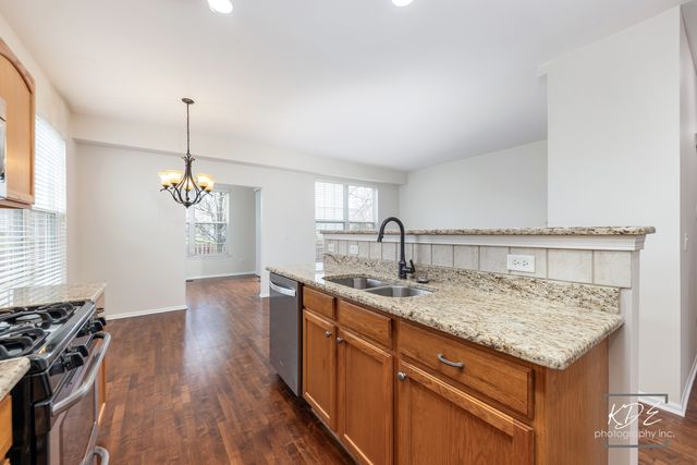 21102 Windsor Lake Way, Crest Hill, IL 60403