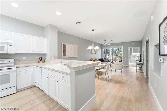 8259 Parkstone PL 8, Naples, FL 34120