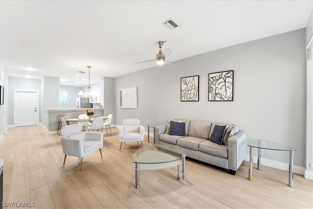 8259 Parkstone PL 8, Naples, FL 34120