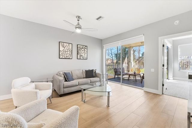 8259 Parkstone PL 8, Naples, FL 34120