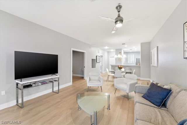 8259 Parkstone PL 8, Naples, FL 34120